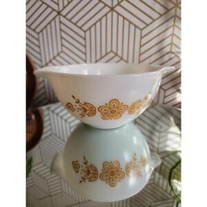 Vintage Pyrex 441 Butterfly Gold Cinderella White 1 1/2 PT Ovenware Mixing Bowl